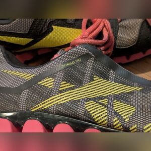 Reebok Women’s Shoes ZigWild TR2 Zigtech Running Shoe Sneaker Gray/Pink Sz 6.5